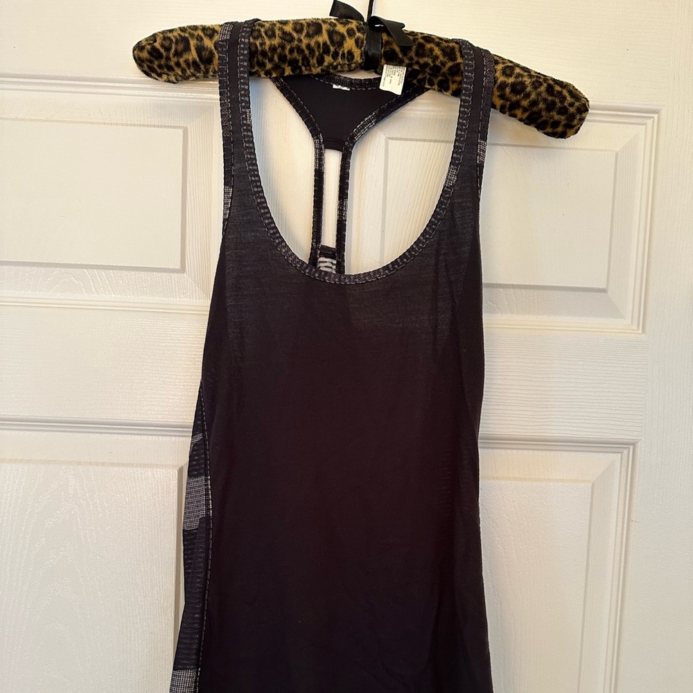 Ladies under armor black and camo mesh tank
